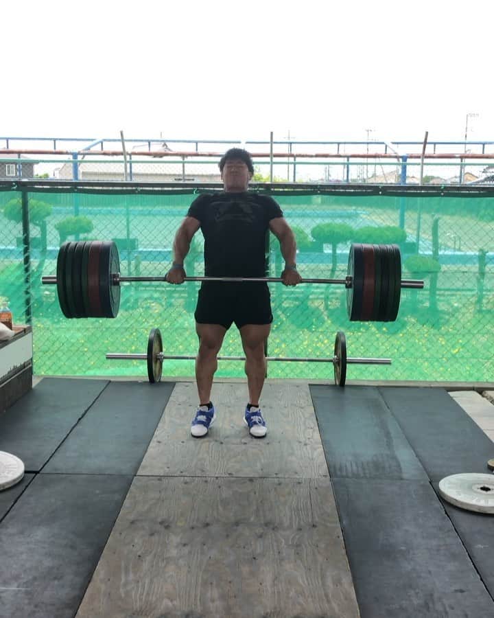 山本俊樹のインスタグラム：「- clean 200KG squat 280KG  小鳥のさえずりの中での練習は最高でした🐥  #耐えて勝つ  #ウエイトリフティングやろうぜ #weightlifting #snatch #cleanandjerk #squat #deadlift  #耐えて勝つ #率先垂範 #山本俊樹 #LEGACYLIFTER」