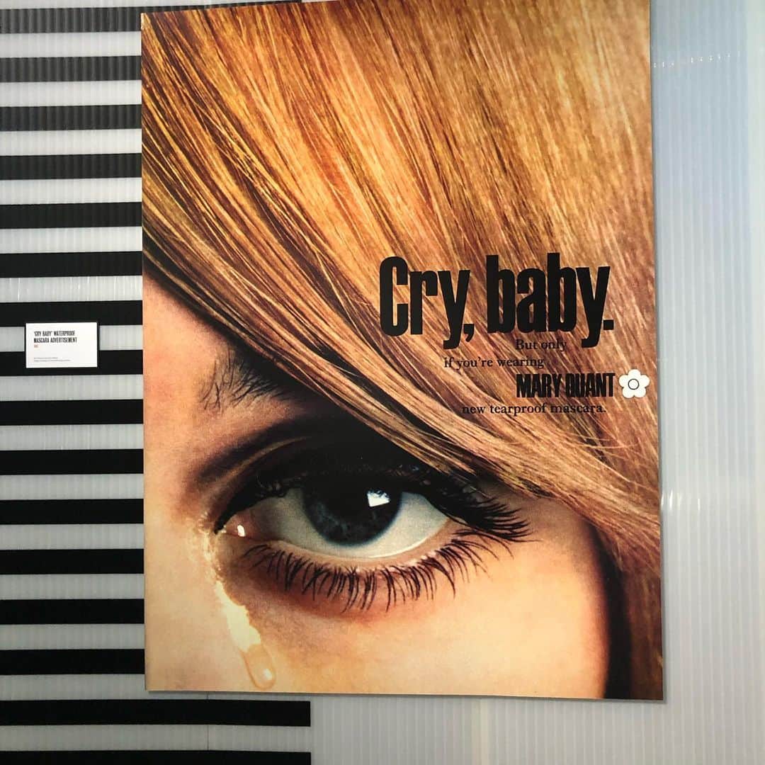 ボビー・ブラウンのインスタグラム：「Obsessed. Check out the #maryquant exhibit at @victoria_and_albert_meowseum in London. She was so brilliant and fearless. The exhibit was mostly her designs and mini skirts but of course I focused on her makeup range.」