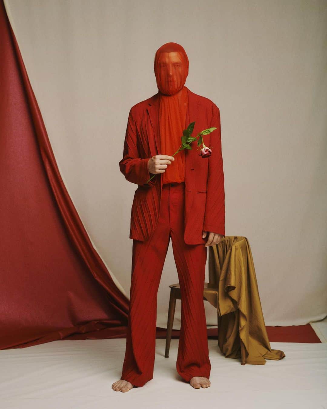 Valentinoさんのインスタグラム写真 - (ValentinoInstagram)「#VRosso was featured in @them_magazine ’s 2019 Special Issue “VALENTINO,” featuring a pleated suit and shirt from #ValentinoPreFall19.  Shot by @mitsuo_okamoto, with styling by @junko584 and hair and makeup by @shinyakawamurashinyakawamura. #ThemMagazine」6月8日 16時54分 - maisonvalentino