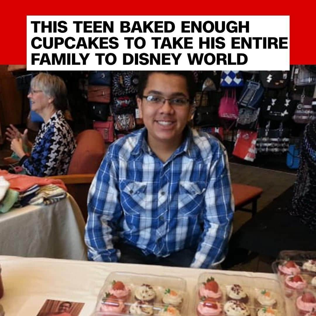 CNNさんのインスタグラム写真 - (CNNInstagram)「Isaiah Tuckett, a 14-year-old from Minnesota, has dreamed of going to Disney World for as long as he could remember. To pay for it, Isaiah began selling cupcakes 🧁and after a year of saving, he’d made enough profit to send his family of seven to Orlando for six nights. Isaiah said the trip was “really exciting and warm” and he is continuing to sell his cupcakes—$20 for a dozen—to save up for a blue Ford pickup truck when he gets his license. (📸: Cheri Tuckett)」6月8日 17時00分 - cnn