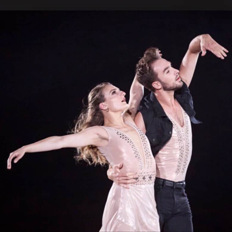 ガブリエラ・パパダキスのインスタグラム：「Seoul, merci 🖤 @allthatskate.official」
