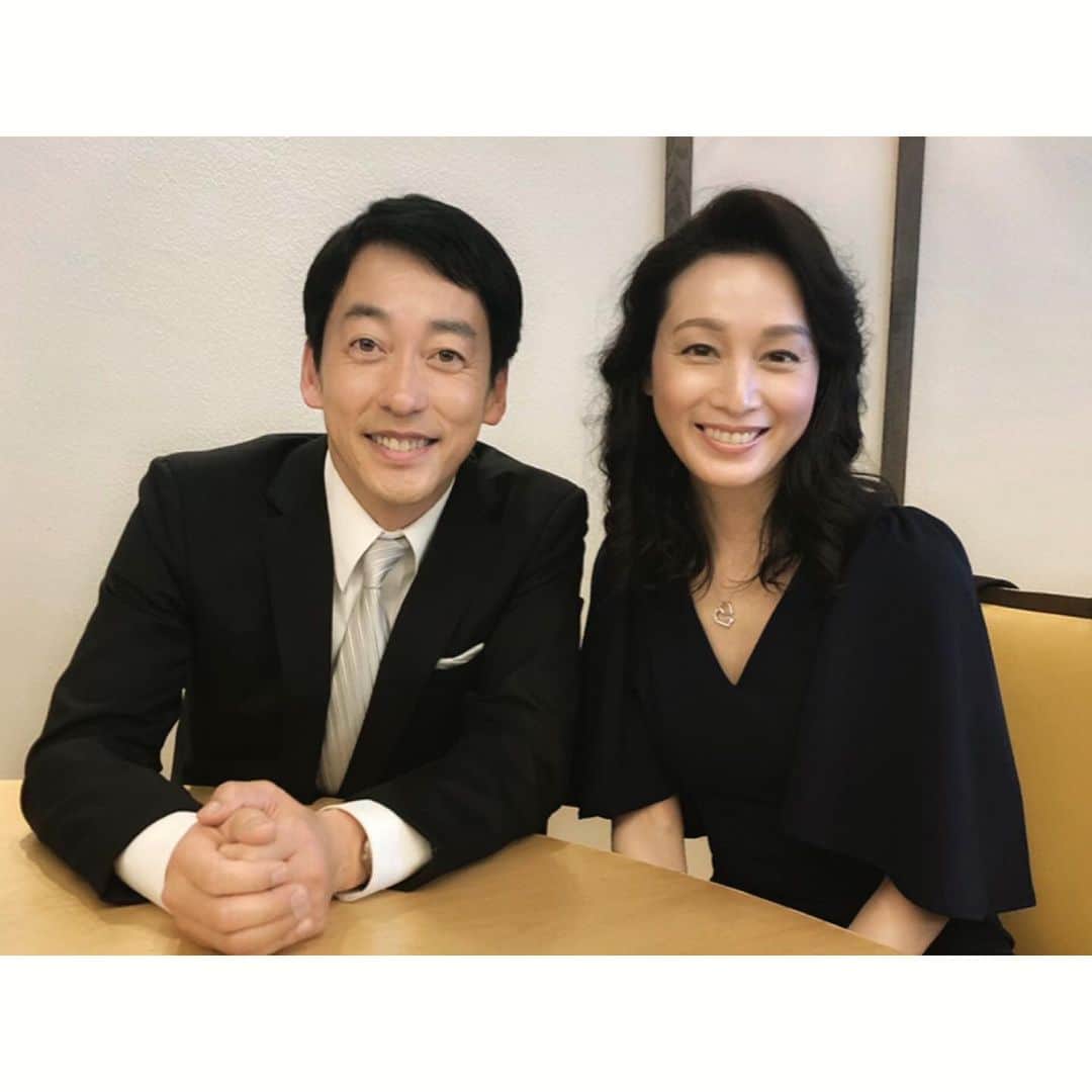 竹中友紀子のインスタグラム：「#出演情報  ドラマ「女の機嫌の直し方」  6/15〜公開になります 映画版「女の機嫌の直し方」 に先駆けまして、ただ今TVerにて全話再配信中。  残念ながら見逃してしまった方、ぜひぜひ映画公開前にご覧くださいませ♪  写真は夫婦を演じさせていただきました、#西川直人 さんと  #狼少年  #第10回記念公演  #生きても死んでもこんにちは  #劇小劇場  #7月3日 〜 #7月7日  #チケットはプロフィールから」