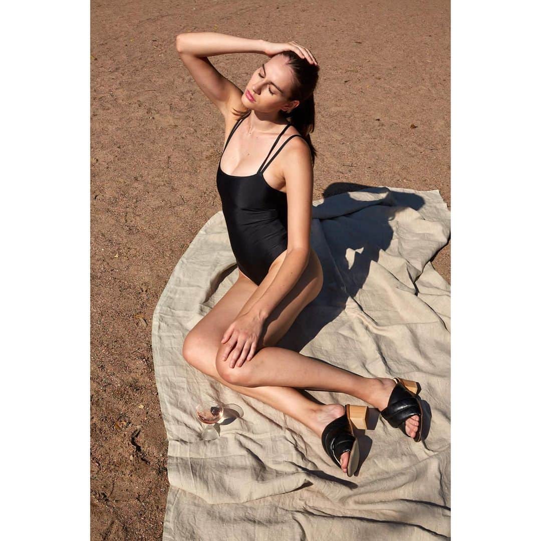 テーリポルキさんのインスタグラム写真 - (テーリポルキInstagram)「Gone to the beach ☀️ SS19 Lookbook with @timoanttonen @simonacallegari @brandmgmt @nniiva @hallaxhalla #finnishdesign #summer #shoes #summer2019  #kengät #sandals #fashion #fashionshoes #terhipölkkistore #TERHIPÖLKKI」6月8日 17時33分 - terhipolkkishoes