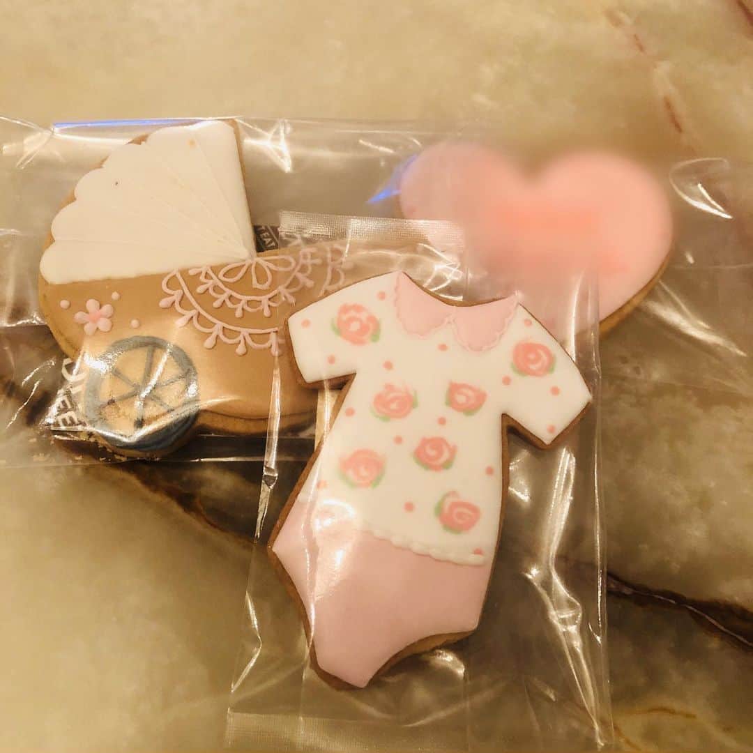 紫吹淳さんのインスタグラム写真 - (紫吹淳Instagram)「映美くららちゃんからの お祝い返し…の一部… あのくららが 二児の母なんて…本当に驚きだけど…しっかりしたママなんだろうなー Babyを連想させるクッキー…なんて可愛いんだろうー…」6月8日 17時34分 - jun_shibuki_official
