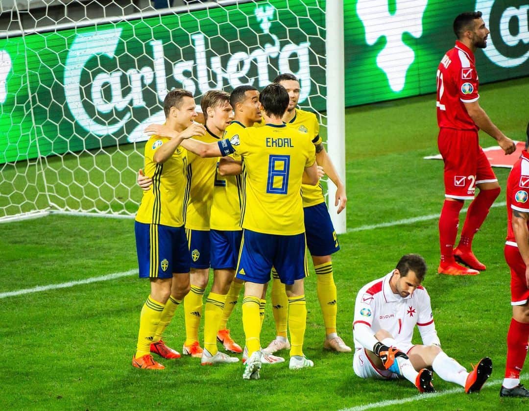 アルビン・エクダルのインスタグラム：「A job well done. New big match on monday! 🇸🇪 @swemnt」