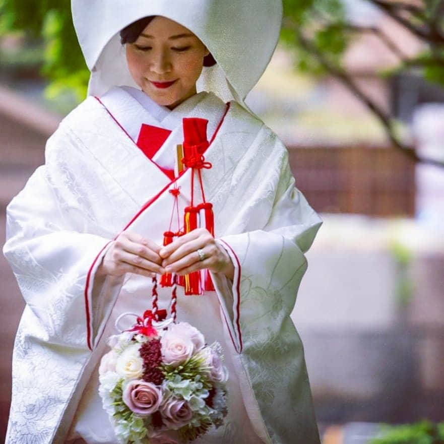 晴レの日｜HARENOHIのインスタグラム：「Japanese　beautiful！ #大阪和婚 #白無垢 #初夏婚 #晴レの日 #神社挙式  #harenohi #日本の結婚式 #japanesewedding  最高の晴レの日になりました！」