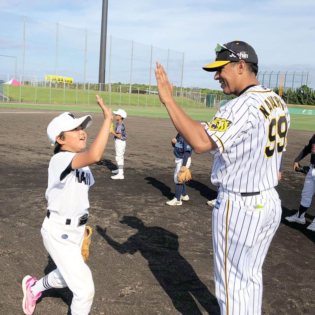 阪神タイガースさんのインスタグラム写真 - (阪神タイガースInstagram)「今日、淡路島で開催されたウエスタン公式戦の試合後に地元の野球チームの子どもたちとの野球教室が開かれました！ #ファーム #ウエスタンリーグ公式戦  #淡路島 #野球教室 #阪神タイガース」6月8日 17時49分 - hanshintigers_official