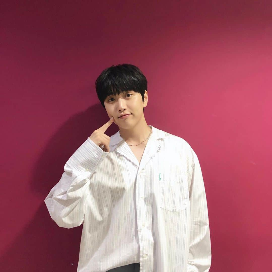 B1A4さんのインスタグラム写真 - (B1A4Instagram)「190608 쇼! 음악중심 📸 ⠀⠀⠀ 오늘의 햇살을 닮은 듯한 #날씨좋은날 의 #산들 ⠀⠀⠀ 그리고 바나와 함께한 미니팬미팅까지🥰 ⠀⠀⠀ #B1A4 #SANDEUL」6月8日 17時52分 - b1a4ganatanatda