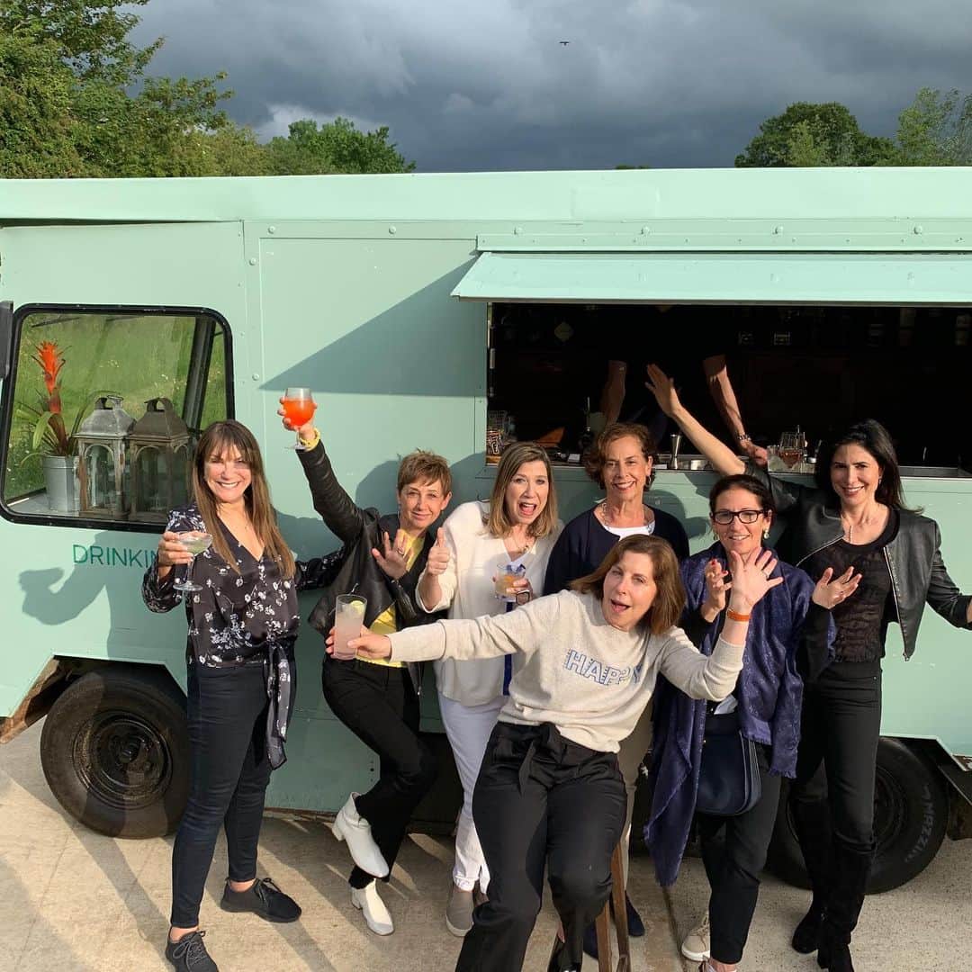 ボビー・ブラウンのインスタグラム：「Happy Best Birthday ever @jbedol Ate you surprised your not alone w @brizillanyc ? @sohofarmhouse @sdplof @ehippeau @thesoccerdon @cwaksal @hwaksal @betsylembeck #barbara and +++to come @audible @leslielarson56 #rona #fred」