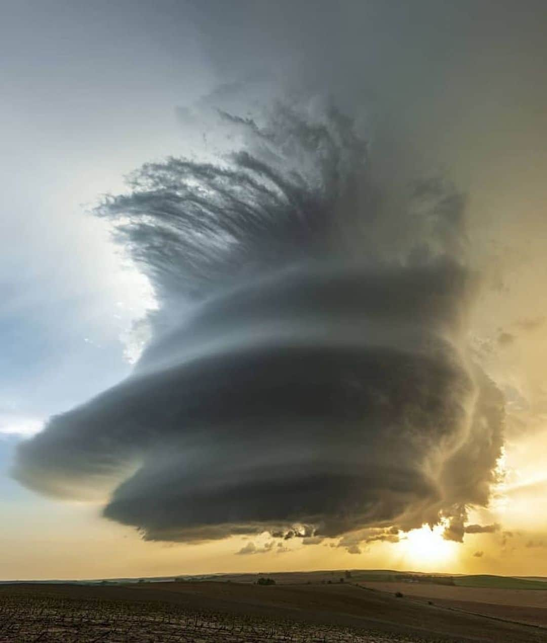 Canon Photographyさんのインスタグラム写真 - (Canon PhotographyInstagram)「This concludes the storm mini series this weekend. Have a look at the other shots posted earlier, as well!  Quiz: The first photographer to name the type of cloud displayed in the first picture, gets a story shoutout! Gooo Photography | @john_finney_photography  Nebraska, USA #nebraska #cpfeatureme #storms #lightning #severeweather #tornado #twister」6月8日 18時00分 - cpcollectives