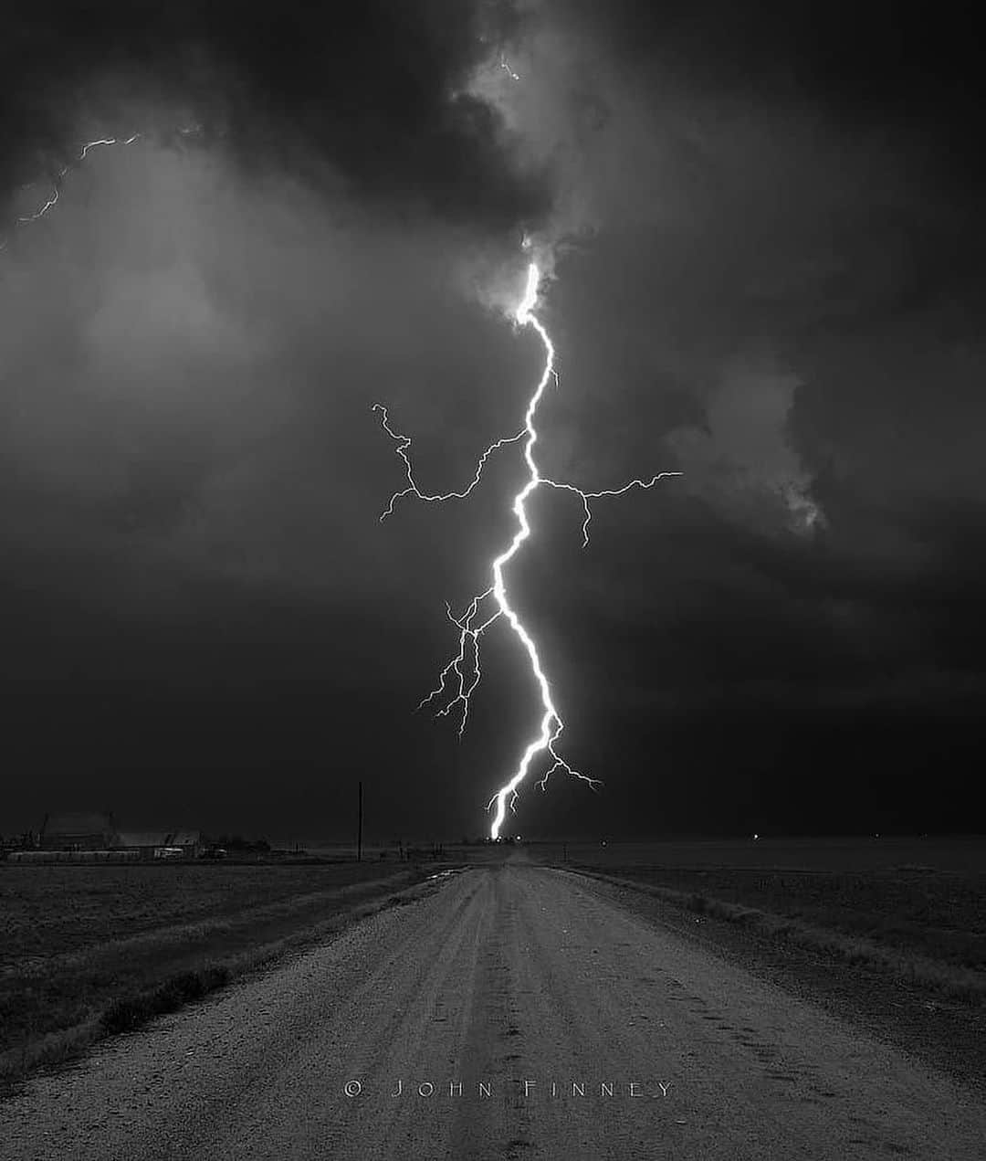 Canon Photographyさんのインスタグラム写真 - (Canon PhotographyInstagram)「This concludes the storm mini series this weekend. Have a look at the other shots posted earlier, as well!  Quiz: The first photographer to name the type of cloud displayed in the first picture, gets a story shoutout! Gooo Photography | @john_finney_photography  Nebraska, USA #nebraska #cpfeatureme #storms #lightning #severeweather #tornado #twister」6月8日 18時00分 - cpcollectives