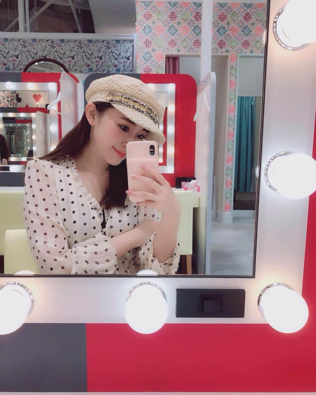 藤川沙弥のインスタグラム：「𓂃𓇢﻿﻿ ﻿﻿ 6/7〜openするエディオン難波店に﻿﻿ 早速行ってきました🥳﻿﻿ ﻿﻿ コスメや美容電化製品まで借りれる﻿﻿ 女性にとって助かる﻿﻿ powder roomもあったよ💡💄💋﻿﻿ ¥300で使える👌🏻﻿﻿ ﻿﻿ 卵型の椅子はスピーカーが﻿﻿ 上下左右についていて🔉﻿﻿ 簡単にホームシアターに﻿﻿ なってしまう優れ物😳﻿﻿ これ実際に座って試せたので﻿﻿ 是非チェックしてほしいです❗️﻿﻿ おぉ〜😮‼️ってなるはず𖤐˒˒﻿ ﻿ ﻿ ﻿ ﻿ #エディオンなんば」