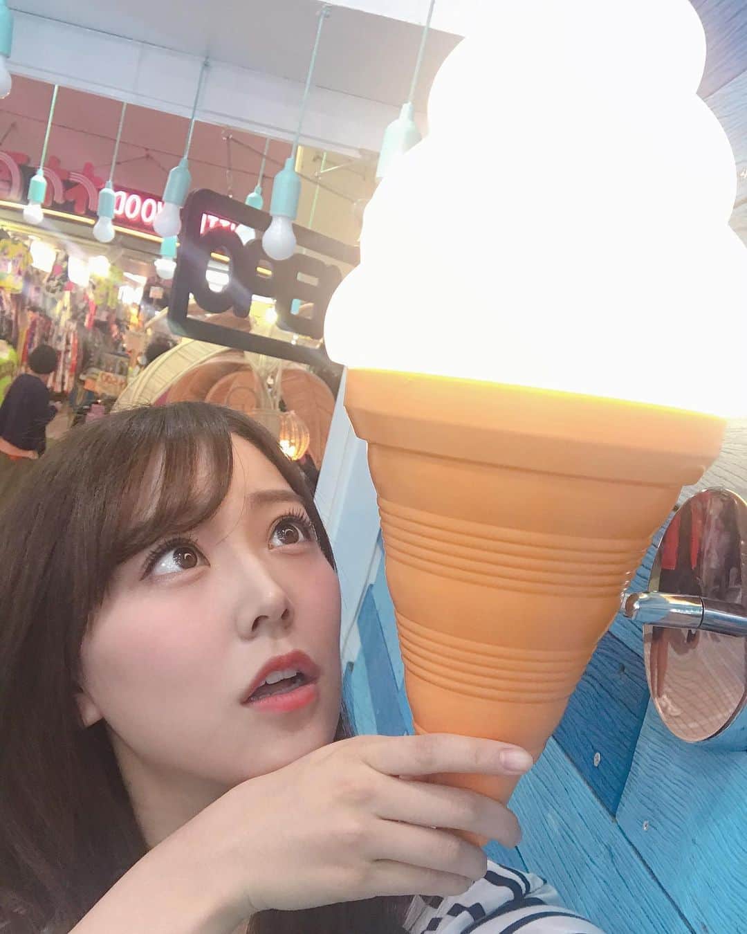 白間美瑠さんのインスタグラム写真 - (白間美瑠Instagram)「アイスクリームの電気😳 可愛いーー🥰🥰 食べたくなるーー！！！！」6月8日 18時21分 - shiro36run