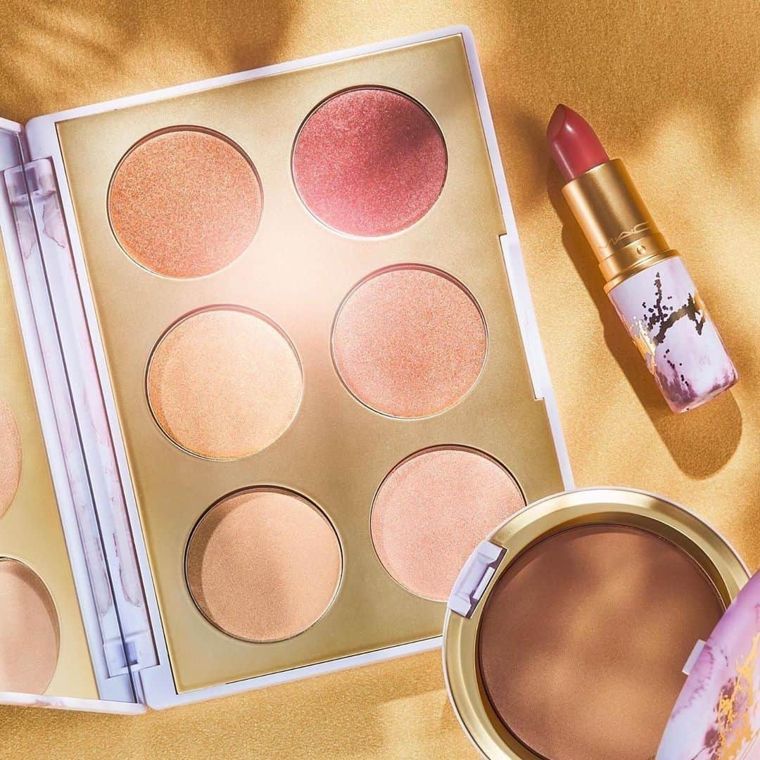 M·A·C Cosmetics Canadaさんのインスタグラム写真 - (M·A·C Cosmetics CanadaInstagram)「Your best light in any light ⚡️ The Ignite Wonder Face Palette has 6 creamy powder highlighter shades that will match all skin tones! #MACElectricWonder is available now online and in-store. Repost @maccosmeticshk」6月9日 0時00分 - maccosmeticscanada