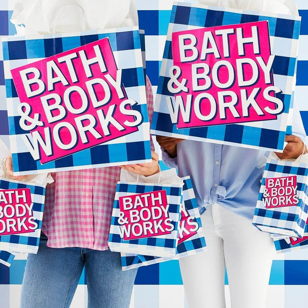 Bath & Body Worksさんのインスタグラム写真 - (Bath & Body WorksInstagram)「Best friends make the best shopping partners 🛍 💕 Tag your bestie & describe them in 3 emojis 👇 #NationalBestFriendsDay」6月9日 0時01分 - bathandbodyworks