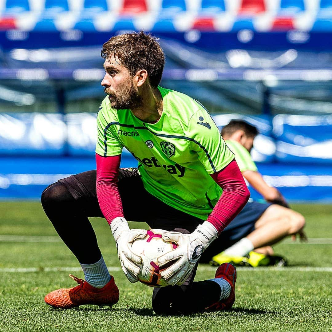 レバンテUDさんのインスタグラム写真 - (レバンテUDInstagram)「Saturday 💪🐸 ---- #OrgullGranota #MachoLevante #LevanteUD #Laliga #LaLigaSantander #futbol #Football」6月8日 18時40分 - levanteud