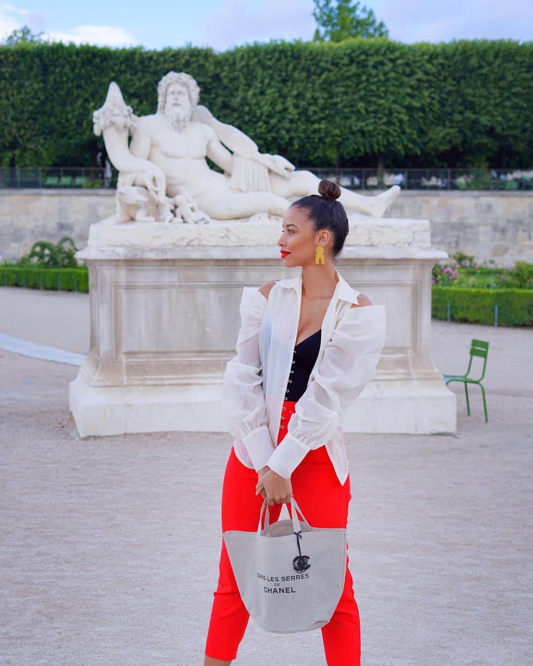 フローラ・コケレルさんのインスタグラム写真 - (フローラ・コケレルInstagram)「Dans les serres de Chanel. 👒」6月8日 18時34分 - floracoquerel