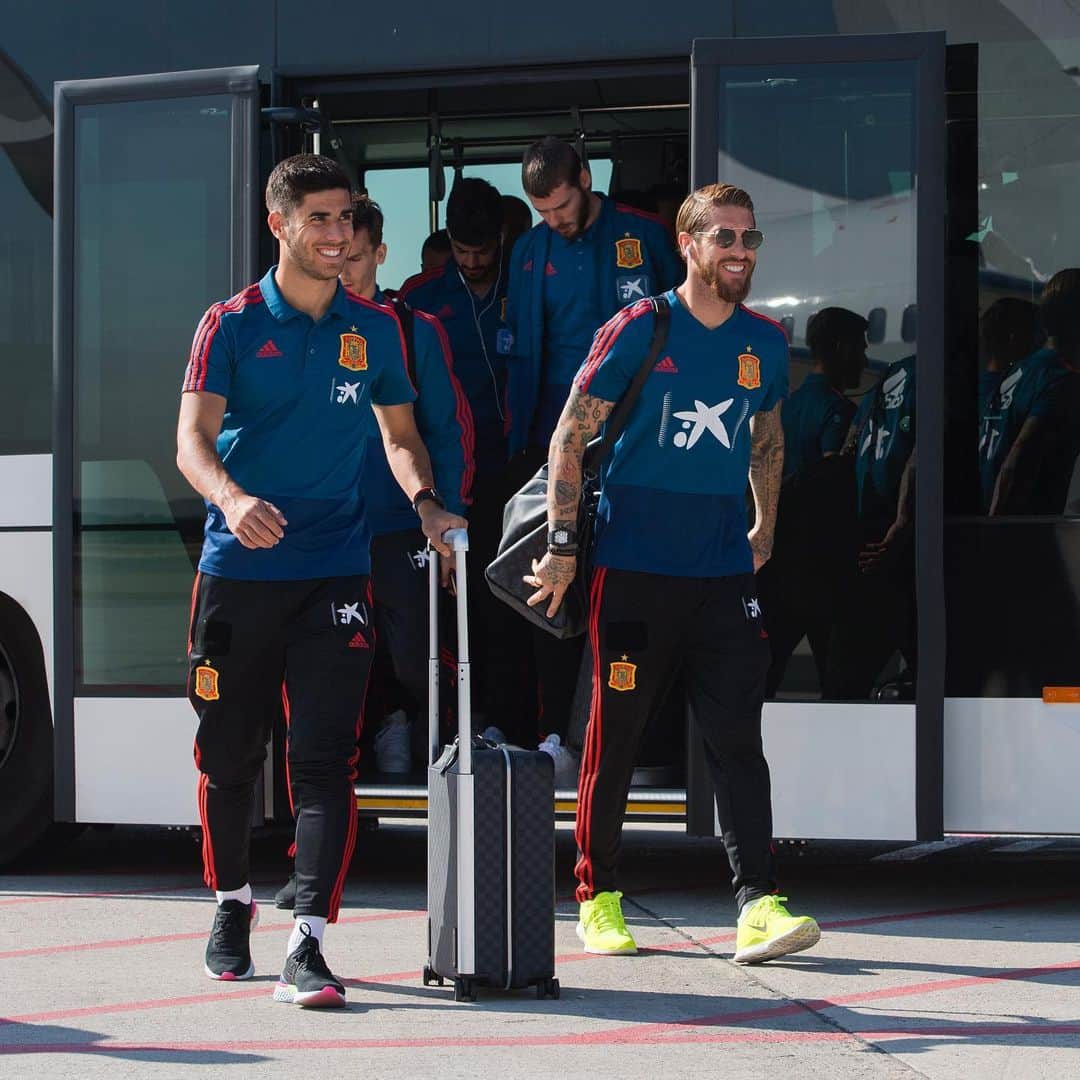 マルコ・アセンシオのインスタグラム：「De vuelta a España con los 3 puntos. Enhorabuena @sergioramos por el récord de victorias con la selección.🔝🇪🇸 / Back to Spain with the three points. 💪🏽」