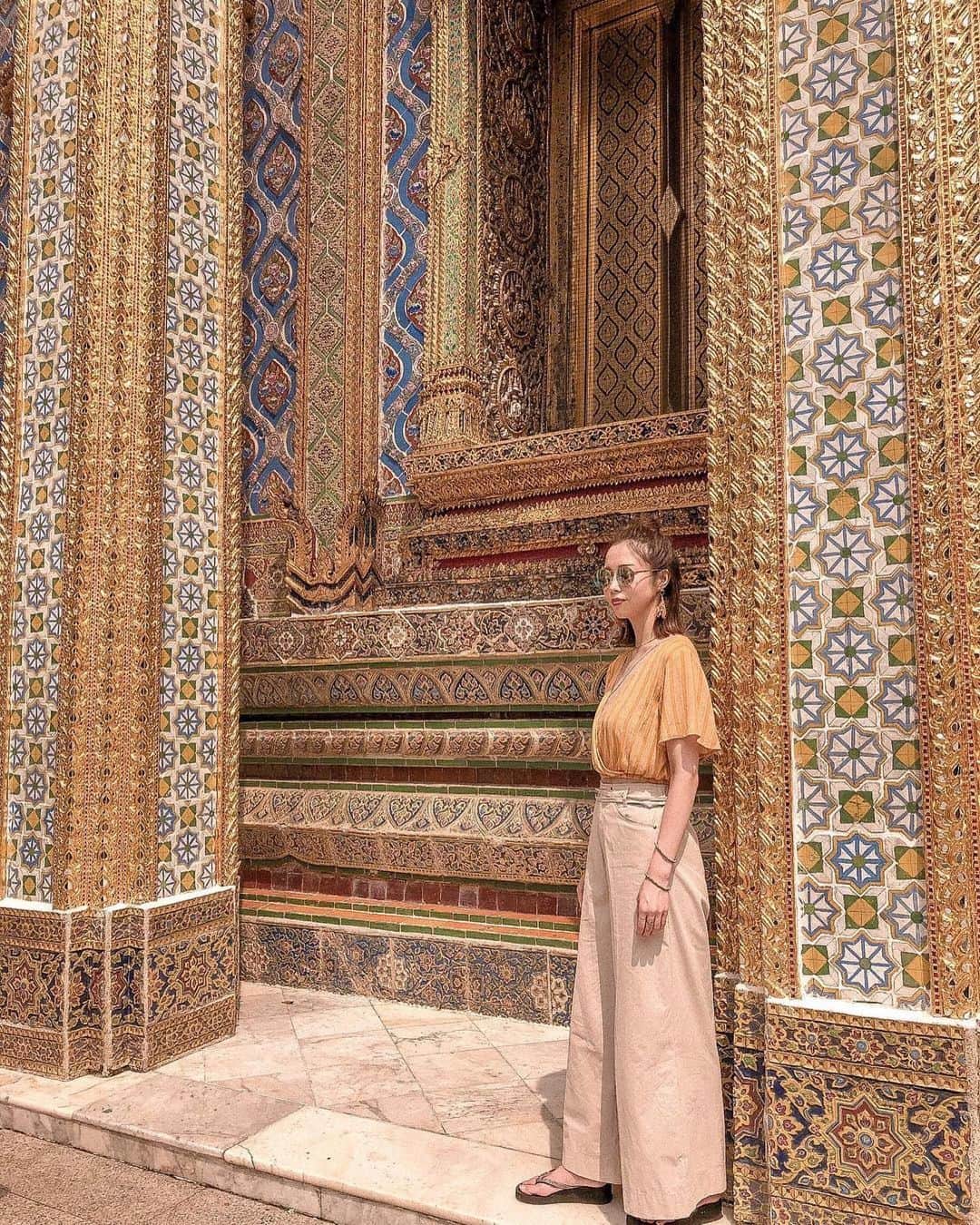 タイ国政府観光庁さんのインスタグラム写真 - (タイ国政府観光庁Instagram)「サワッディー・カー🙏﻿ ﻿ 今日の #thailovers は、@_____n.2rip さん🇹🇭﻿ ﻿ 王室寺院「ワット・プラ・ケオ」の一枚📸﻿ ﻿ エメラルド寺院の通称で知られているワット・プラ・ケオは、タイで最も美しく煌びやかな寺院です✨﻿ ﻿ 📷 @_____n.2rip﻿ 📍 ワット・プラ・ケオ﻿ ﻿ ・・・・・・・ ﻿ ［タイ好き（THAI LOVERS）な皆さんの写真を大募集🇹🇭💕］﻿ ﻿ ハッシュタグ #thailovers をつけてタイで撮影した写真を投稿すると、こちらでご紹介させて頂くことがあります。皆さんからの投稿をお待ちしています 😊﻿ ﻿ #repost #タイ #バンコク #ワットプラケオ #エメラルド寺院 #タイ寺院 #お寺巡り #こんなタイ知らなかった #はじめてのタイ #タイ旅行 #バンコク旅行 #旅好きな人と繋がりたい #旅行好きな人と繋がりたい #女子旅 #タビジョ #thailand #bangkok #watphrakaeo #emeraldtemple #temple #amazingthailand #thailandtravel #thailandtrip #thai #thaistagram #lovethailand #genic_thailand #girlstrip #tabijyomap_thailand﻿ ﻿」6月8日 18時46分 - amazingthailandjp