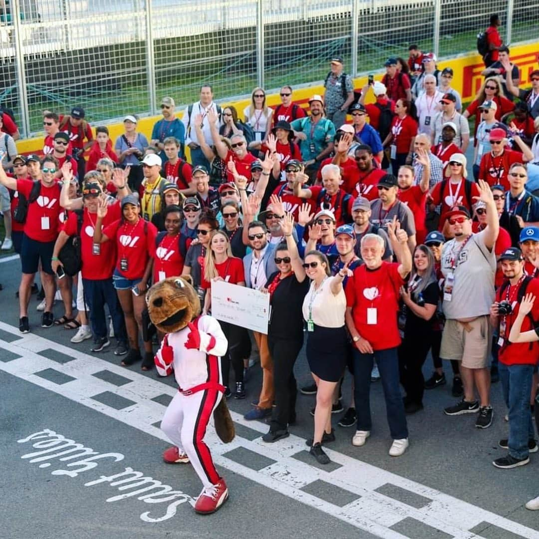 ジョアニー・ロシェットのインスタグラム：「Merci à tous d’être venus marcher sur le Circuit Gilles-Villeneuve hier soir, plus de 30 000$ iront à @thehsf grace à vous! Et merci au @f1gpcanada pour les lieux!❤️ Bon Grand Prix!! 📸 @jfsavaria」