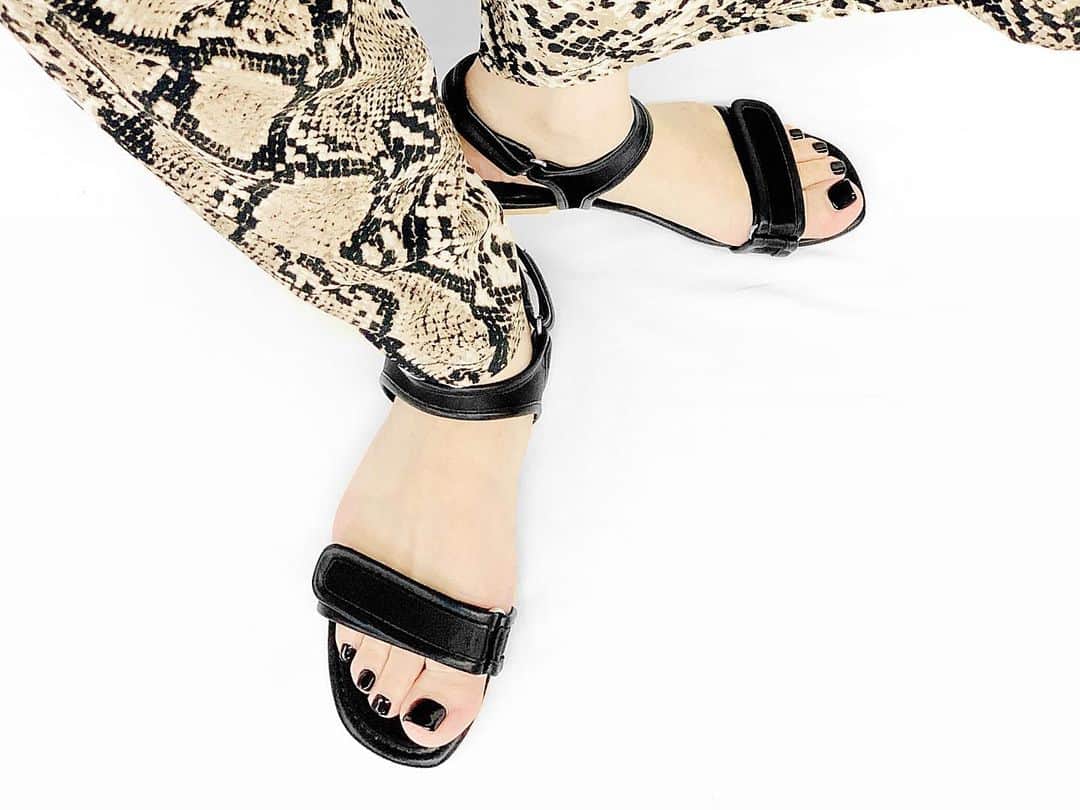 lve_xxxxのインスタグラム：「.﻿ .﻿ New Sandal 👣﻿ おかわたん。はき心地良き🙆‍♀️﻿ ﻿ ﻿ @sly_official @sly_official_info ﻿ #SLY #sly_fav ﻿ ﻿」