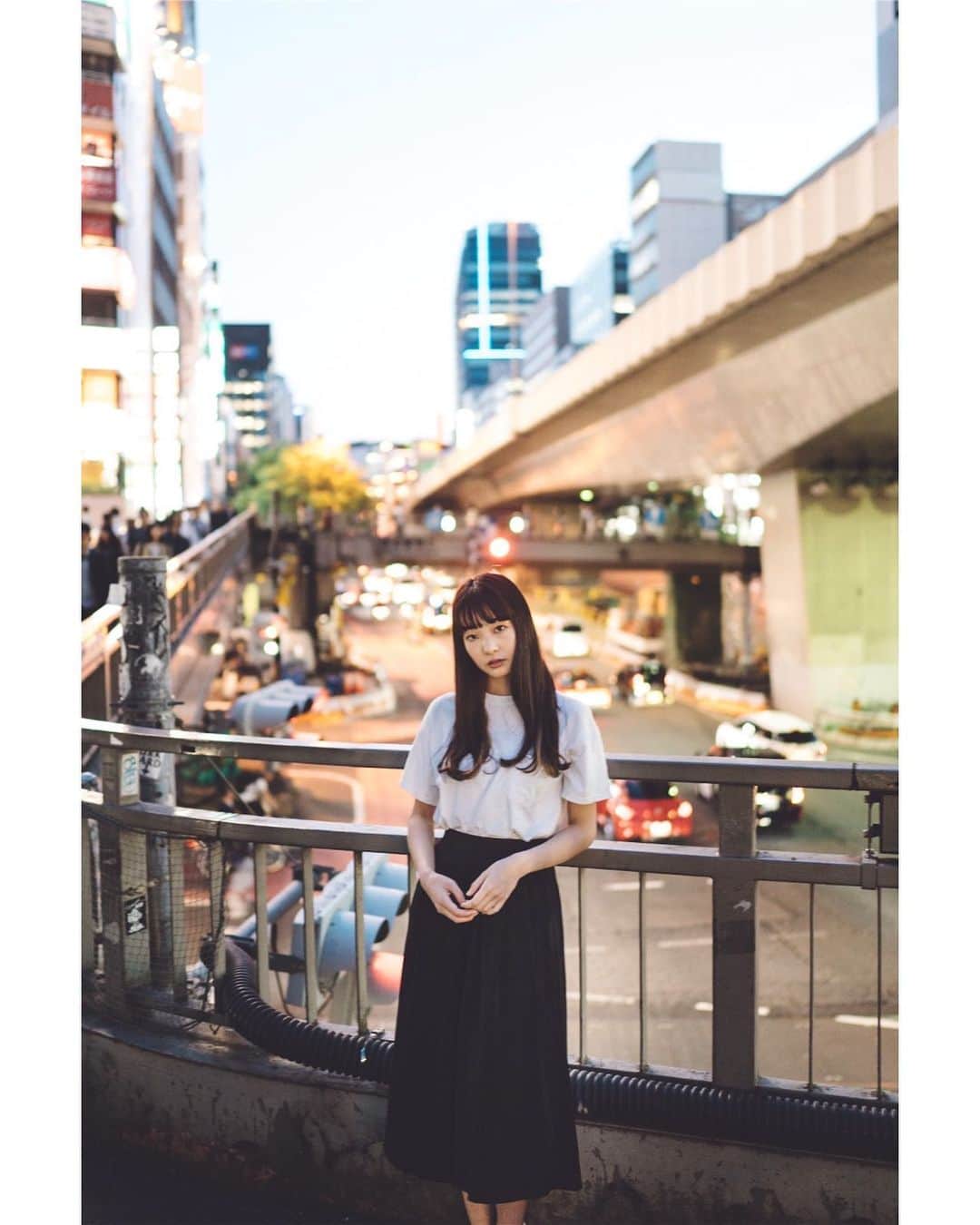 GENTAのインスタグラム：「Night in Tokyo 夜の街での撮影、久しぶりで楽しかった。 都会の夜の喧噪と空気感、悪くない。 #distagon」