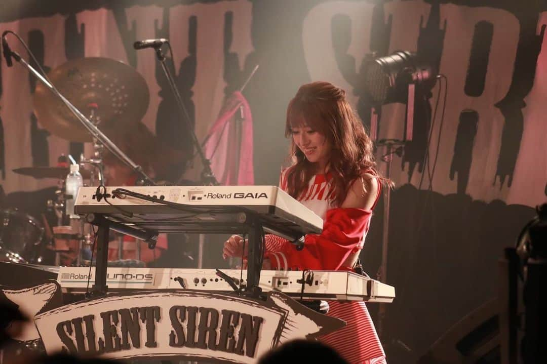 SILENT SIRENさんのインスタグラム写真 - (SILENT SIRENInstagram)「. 遂にツアーラスト2公演になりました！！！31313ツアーshotをちょっとだけお見せしちゃいます😝✨✨ 明日明後日楽しむぞー😎🌈」6月8日 19時12分 - silentsiren_official