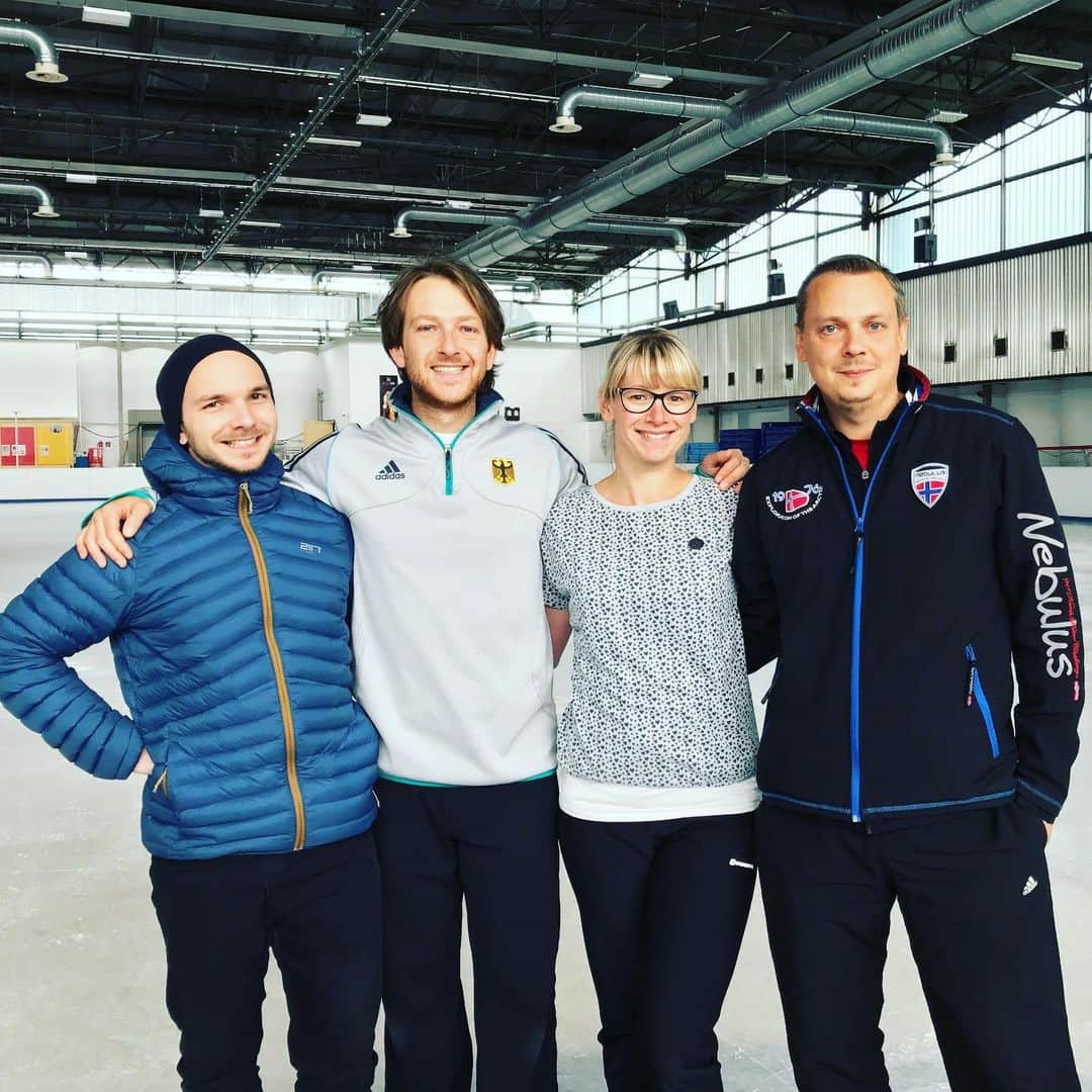 ステファノ・カルーゾのインスタグラム：「Chemnitz Seminar June 2019 / Great Team work 🇩🇪⛸💪 #Chemnitz #icedance #figureskating #eistanz #deutscheeislaufunion #teamwork #kidsarethefuture #novice #happydays #happylife #ciaobelli」