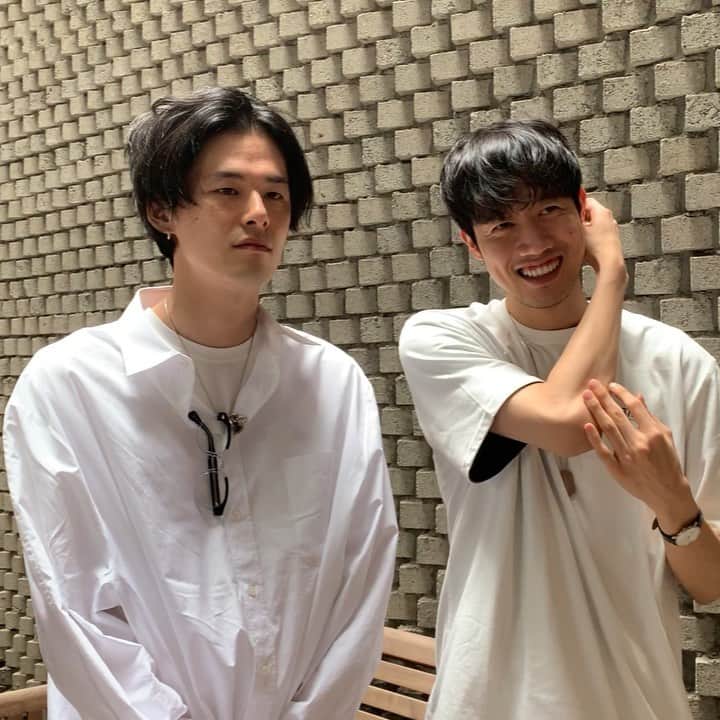 チャン・ユンジュのインスタグラム：「애정하는 모델킹 김원중과 @keemwj  감성보이 박지운이 @ultrajiwoon  운영하는  @87mm_official 이 새롭게 시작하는 프로젝트.  단편 영화를 통해 브랜드의 이야기와 문화를 만들어 간다고 합니다.  원중아 지운아 멋지다. 축하해. 진심으로 응원해. 💋❤️🌷👍🏻 다음편은 내가 주인공이라니. 정말 기대된다. ㅋㅋㅋㅋ」