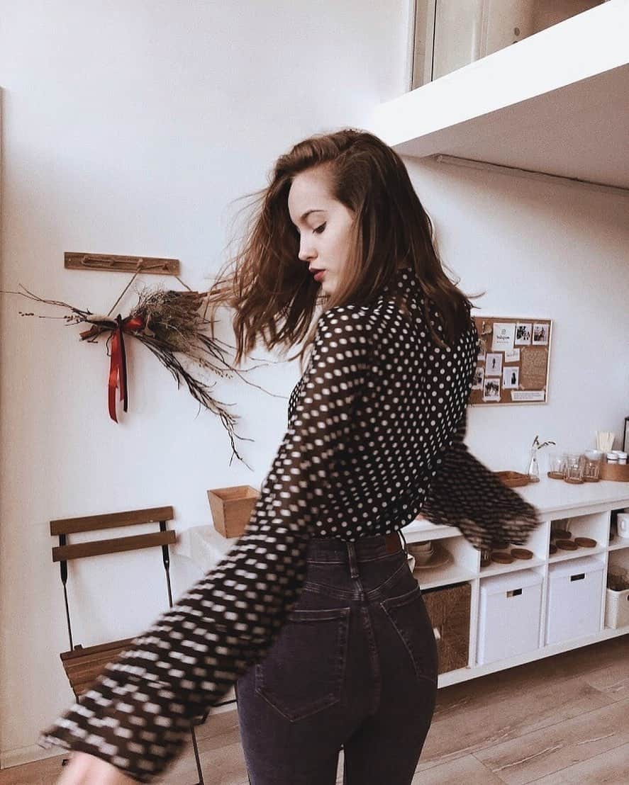 SHEINさんのインスタグラム写真 - (SHEINInstagram)「Casual day at the home ✌️@makidonysh 🔍Search:560524 🔗Link in bio. #SHEIN #SHEINgals #SHEINstyle #SHEINss2019 #polka #blouse」6月8日 19時24分 - sheinofficial