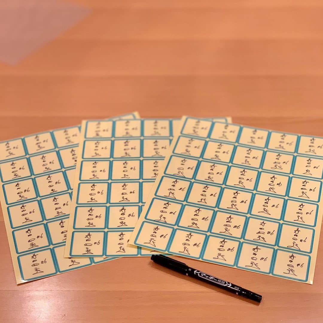 のインスタグラム：「🖊 ・ ｢BBM 横浜DeNAベイスターズ 70周年記念ベースボールカード｣サイン入れ！ ・ 限定90筆分の直筆サイン ・ #BBM #ベースボールマガジン社 #ベースボールカード #Baseballcards #横浜denaベイスターズ #70周年記念 #直筆サイン #限定 #90」
