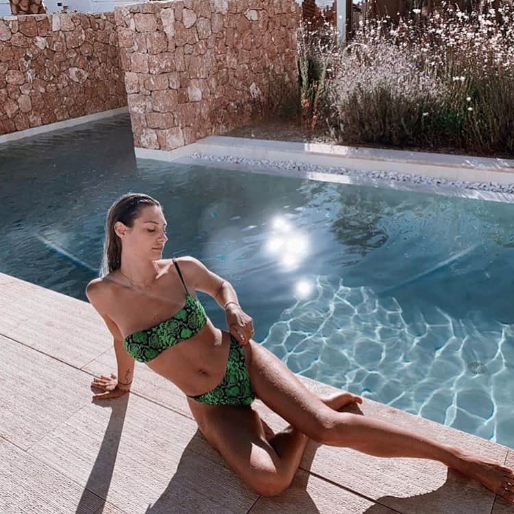 CALZEDONIAさんのインスタグラム写真 - (CALZEDONIAInstagram)「Time to chill ☀️ [Bikini Marica] #calzedonia #ItalianBeachwear」6月8日 19時25分 - calzedonia