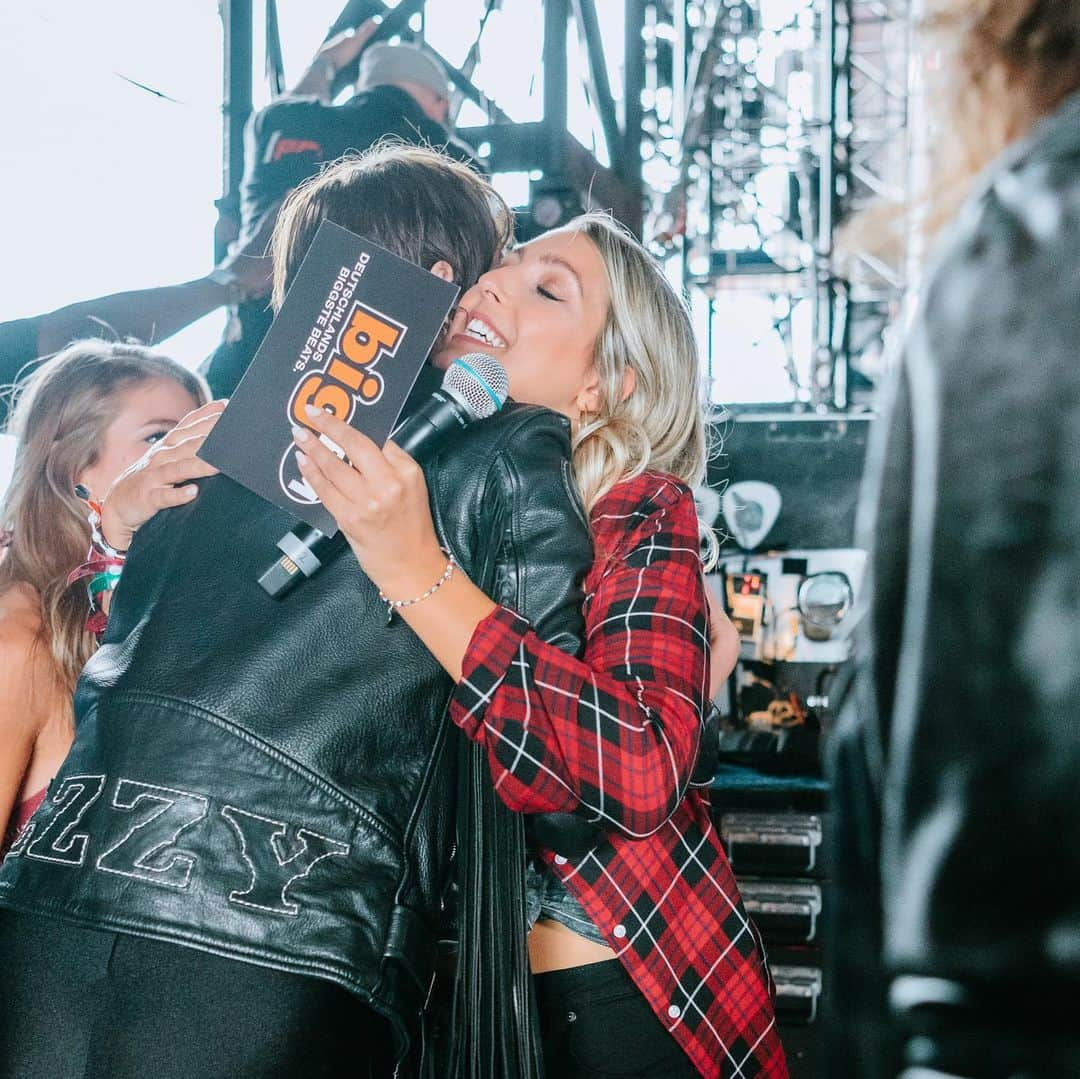 ジー・ヘイルさんのインスタグラム写真 - (ジー・ヘイルInstagram)「Backstage at Nürburgring, Germany. @rockamringofficial #rockamring2019 photos by @judyhwon」6月8日 19時28分 - officiallzzyhale