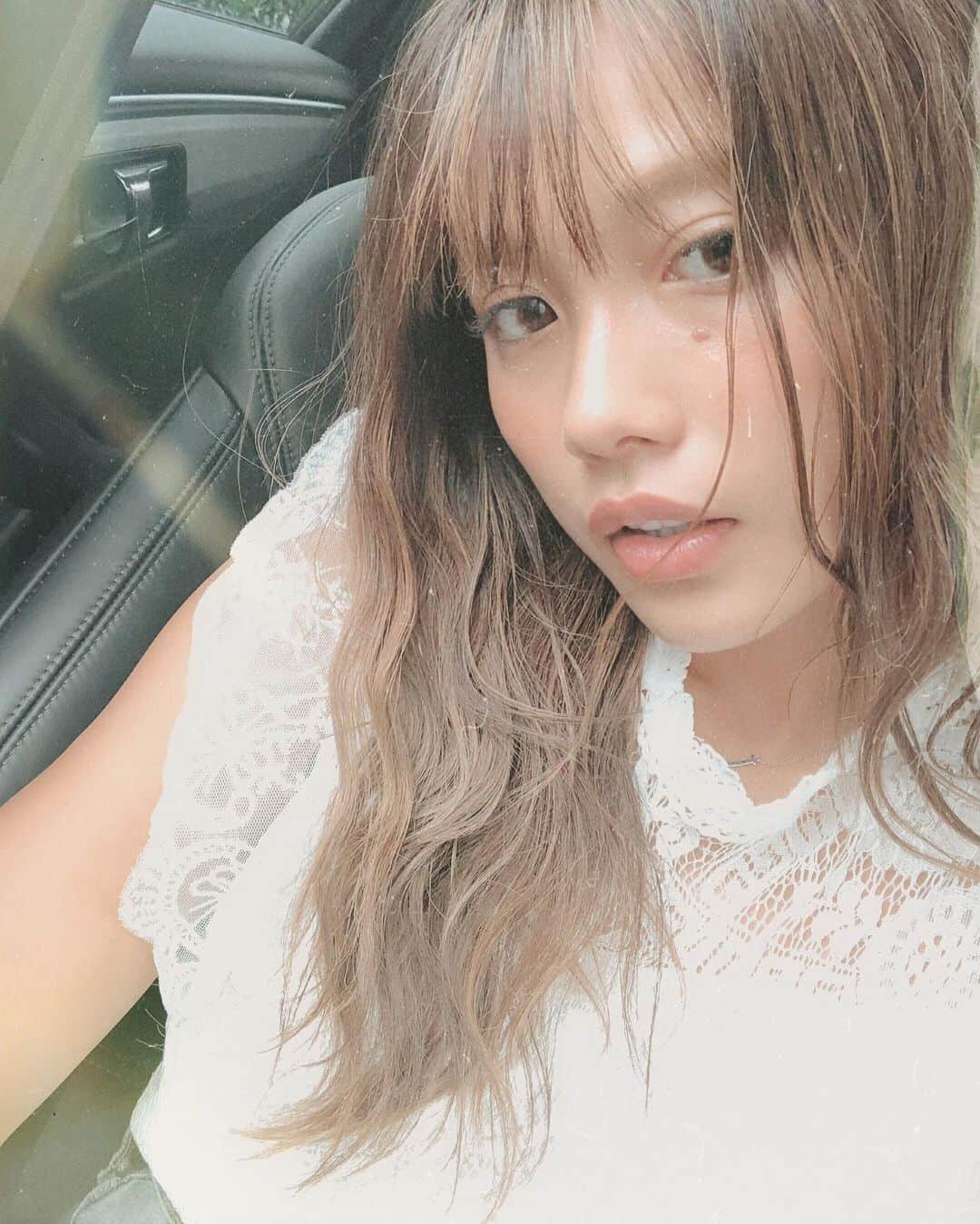 のインスタグラム：「natural🌻🧡 . 昨日の夜から大阪ただいま〜🌈 . すぐ帰っちゃうけど 久々に、地元の空気吸えて幸せ感じてます🌝 . #❤︎❤︎❤︎」