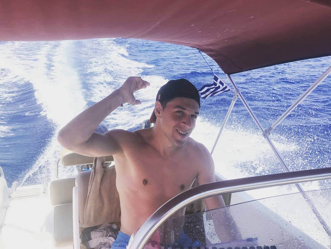 キリル・ハリャヴィンのインスタグラム：「🌏⛵⚓ Our Day Tour On The Boat With @juliyazlobina28 @alex_sitnikov.86 . Greece You Are Beautiful 😍🇬🇷 . . #ZhulinTeam #Greece #Vacations」
