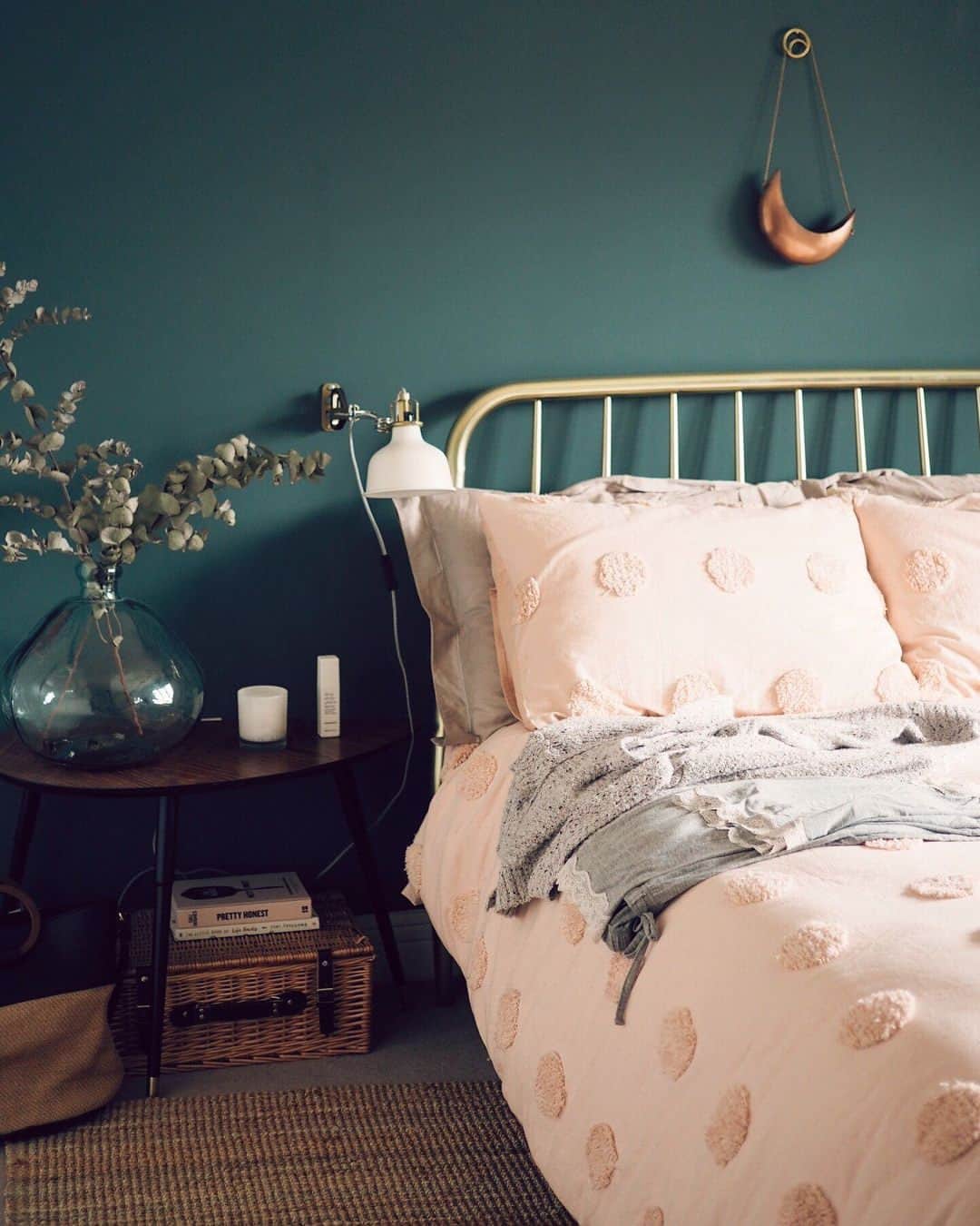 Nextさんのインスタグラム写真 - (NextInstagram)「First step to the soundest of sleeps? New bedding! 🌙 How much do you LOVE @thislittlehouse's bedroom set up? 🔍 Bed set: 553843 Vase: 534314 Sleep spray: L97393. #sleep #bedroom #bedding #bedroomgoals #homeinterior #interior #homedecor #decor #nexthome」6月8日 19時47分 - nextofficial