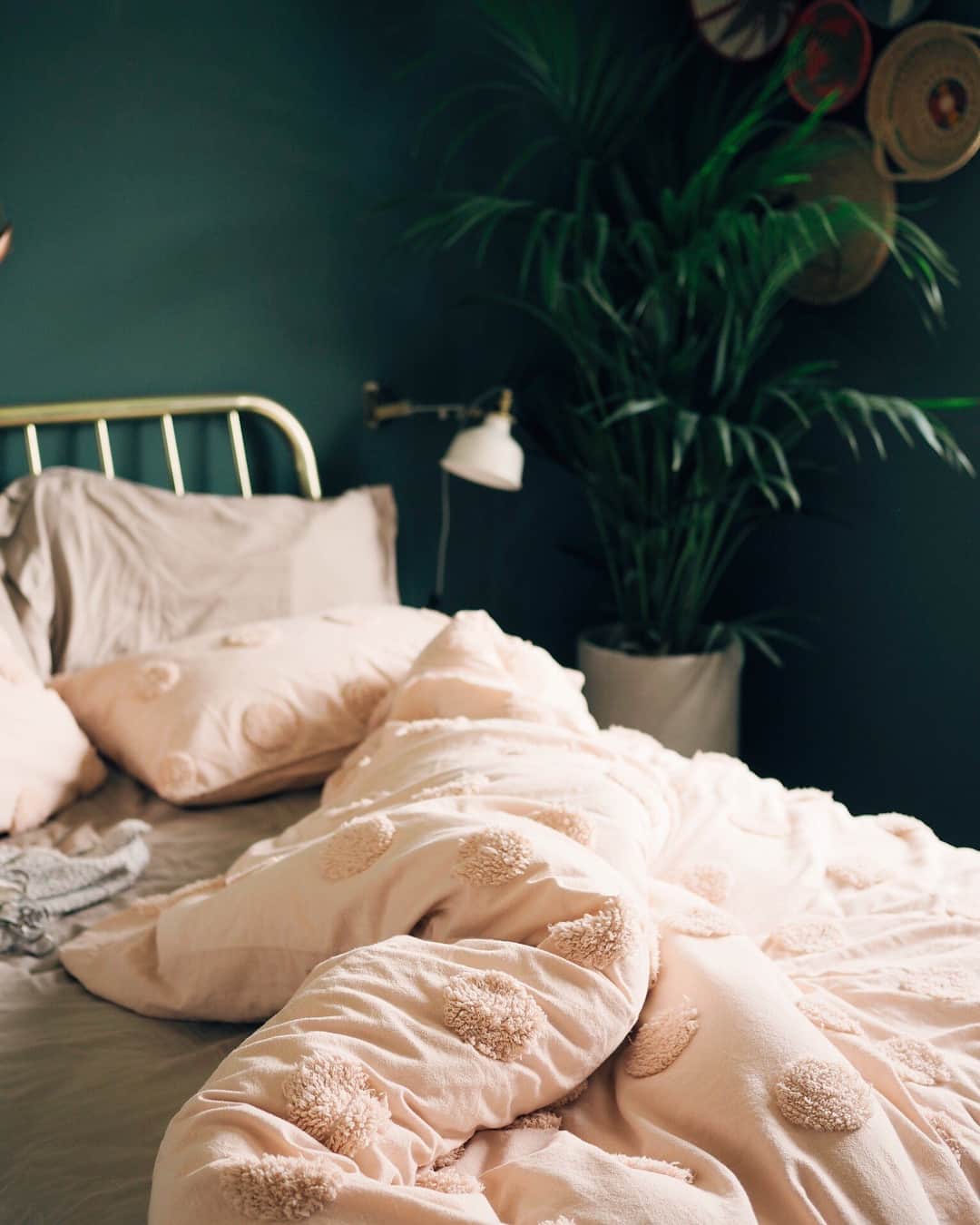 Nextさんのインスタグラム写真 - (NextInstagram)「First step to the soundest of sleeps? New bedding! 🌙 How much do you LOVE @thislittlehouse's bedroom set up? 🔍 Bed set: 553843 Vase: 534314 Sleep spray: L97393. #sleep #bedroom #bedding #bedroomgoals #homeinterior #interior #homedecor #decor #nexthome」6月8日 19時47分 - nextofficial