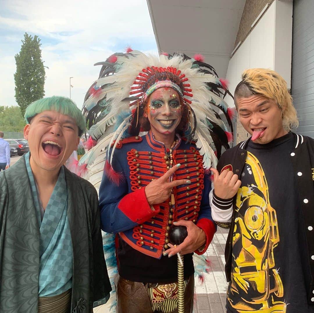 相馬トランジスタのインスタグラム：「久々の三人組感  #もちろんセンターがリーダー #赤の座を奪われたへきほー #ベルギー楽しかった【定期】」