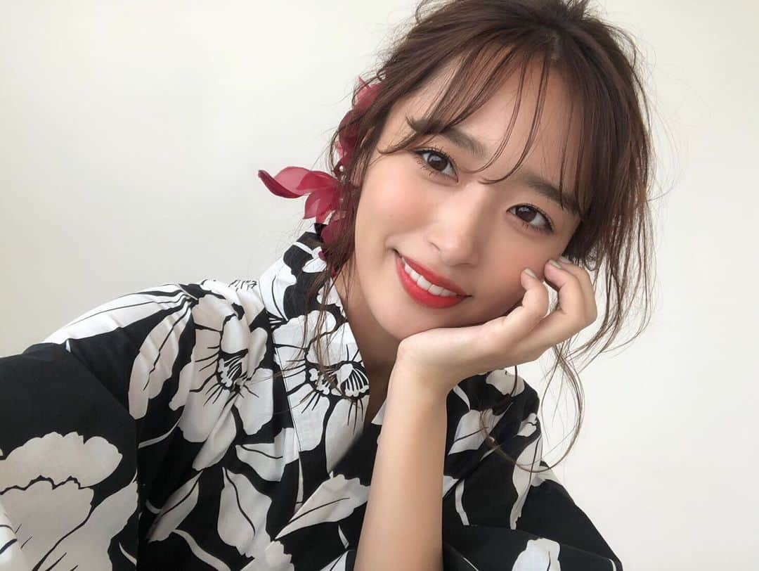 近藤千尋のインスタグラム：「もうすぐ浴衣の季節ですね🌼 少し前に今年もGRLさんの 浴衣の撮影をさせて頂きました💗 お妊婦なので かなりゆるーく着付けしてもらって 雰囲気だけでも夏気分🌻笑 @grl_official  #GRL#グレイル#浴衣」