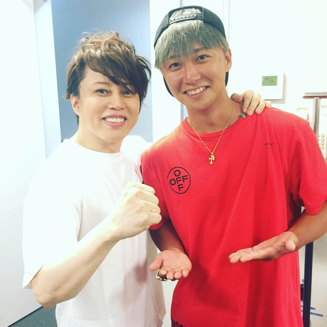 大野雄大さんのインスタグラム写真 - (大野雄大Instagram)「今日は、西川さんの 西川貴教 LIVE TOUR 001 [SINGularity] に勉強しに行かせていただきました！！！ 一言じゃ表せない程パワフルなパフォーマンスと歌声と言葉の力強さに圧巻のステージでした。。 本当にたくさん勉強させていただきましたが、 何より楽しませていただきました！！^ ^ かっこ良かったです。。 また今年は初めてイナズマロックフェスでお世話になるので、それまでにしっかり僕自身も磨いておきます！！！！ #西川貴教 さん #西川貴教LIVETOUR 001」6月8日 20時00分 - da_ice_udai