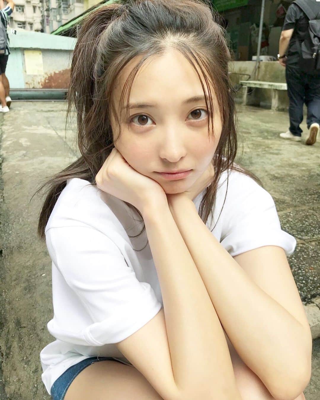 大石絵理のインスタグラム：「👧じー。」