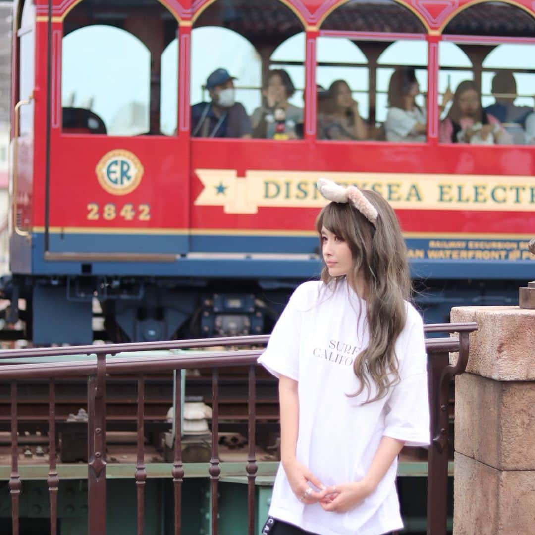 *✭ᏋണᎥ✭*さんのインスタグラム写真 - (*✭ᏋണᎥ✭*Instagram)「ㅤㅤㅤㅤㅤㅤㅤㅤ ㅤㅤㅤㅤㅤㅤㅤㅤ Disneyはsea派🏰🎈🍬🐻🐠 ㅤㅤㅤㅤㅤㅤㅤㅤ 何でかって？？ お酒が飲めるから←😂❤️ ㅤㅤㅤㅤㅤㅤㅤㅤ しかもチケットは 優しいドジな姉から(←😂) ふんだくったやつ🥺❤️ありがと🥺 ㅤㅤㅤㅤㅤㅤㅤㅤ 久しぶりにDisney行くと テンション上がる☺️❤️ ㅤㅤㅤㅤㅤㅤㅤㅤ おかげで米津玄師ダンスじゃなくて マイコー踊ってきたよ←😂👌🏻✨ ㅤㅤㅤㅤㅤㅤㅤㅤ ㅤㅤㅤㅤㅤㅤㅤㅤ インナーには @gyugyugyu_lme 履いてるの❤︎ ㅤㅤㅤㅤㅤㅤㅤㅤ 食べ過ぎ防止にもいいんだよね☺️ ㅤㅤㅤㅤㅤㅤㅤㅤ ㅤㅤㅤㅤㅤㅤㅤㅤ #一眼レフ#今日のコーデ#シンプルコーデ#ファッション#大人カジュアル#ポートレート#portrait#simple#ootd#fashiongram#fashion#サロンモデル#モデル#きれいめカジュアル#model#me#love#like#スナップミー#おしゃれさんと繋がりたい#disneyland #Disneysea」6月8日 20時15分 - emiliopucci__