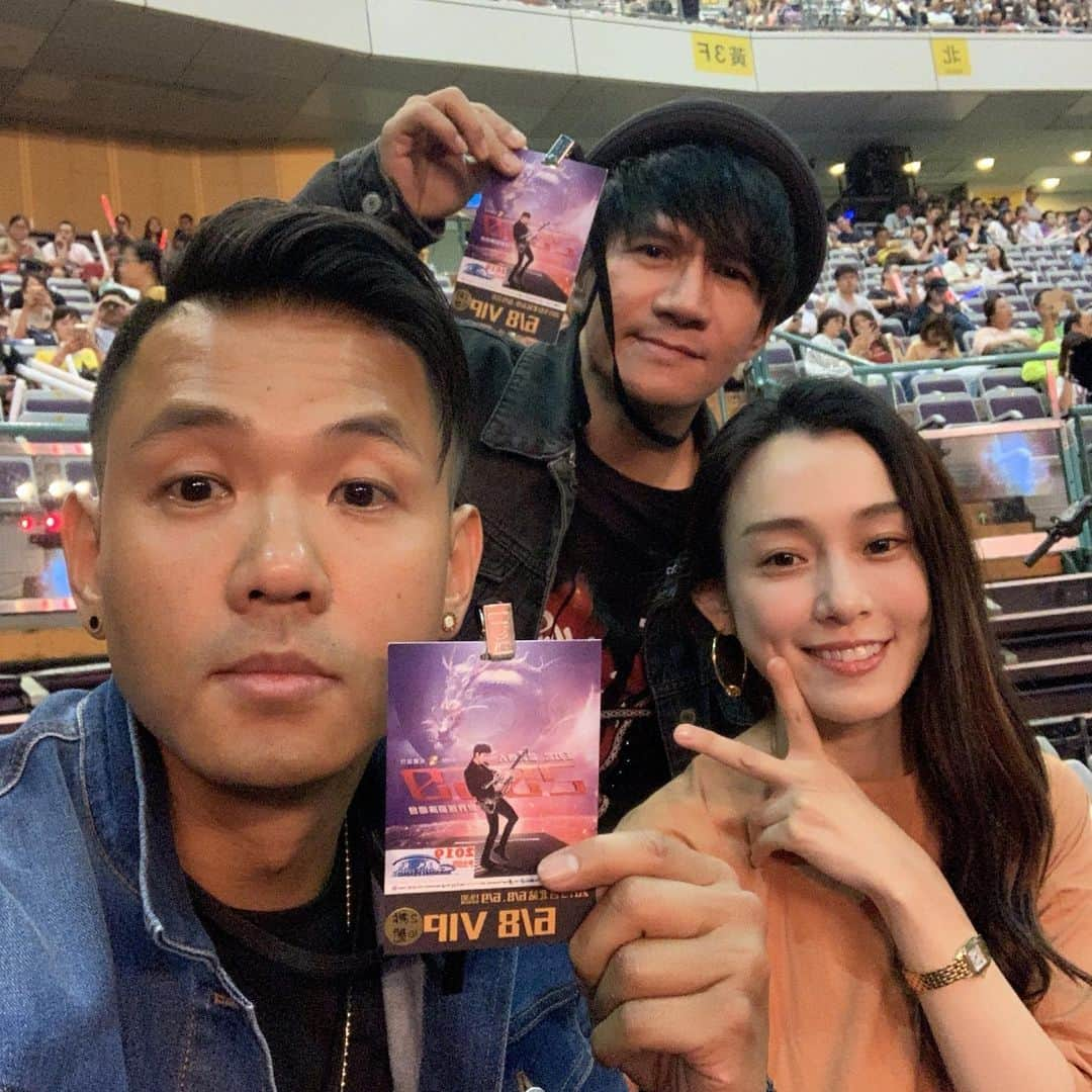 陳建州さんのインスタグラム写真 - (陳建州Instagram)「龍的傳人演唱會！ @wangleehom 加油加油！」6月8日 20時24分 - blackielovelife