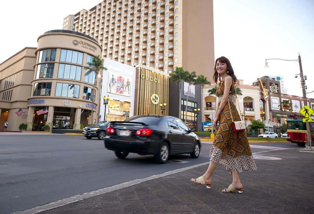 高橋晴香さんのインスタグラム写真 - (高橋晴香Instagram)「グアムの街並み🇬🇺 .  アウトリガーグアムの最上階21階のボエジャー47クラブラウンジにて朝食🍽 .  海を眺めながら楽しめる朝食ブッフェ🍏🥖 .  夕方はサンセットも見れたよ🌇 .  綺麗すぎる❤️ .  カクテルやおつまみもあって、素敵な時間を過ごせました🍸✨ .  ちなみに、ここのボエジャー47クラブラウンジは19階以上に泊まってる人限定で入れます💕 .  #グアム #guam #旅行 #travel  #海外旅行 #グアム旅行 #trip #guamtrip #haruka_trip  #旅#outriggerguam  #アウトリガーグアムリゾート #outriggerguambeachresort  #アウトリガーグアム」6月8日 20時33分 - haruka_takahashi0127