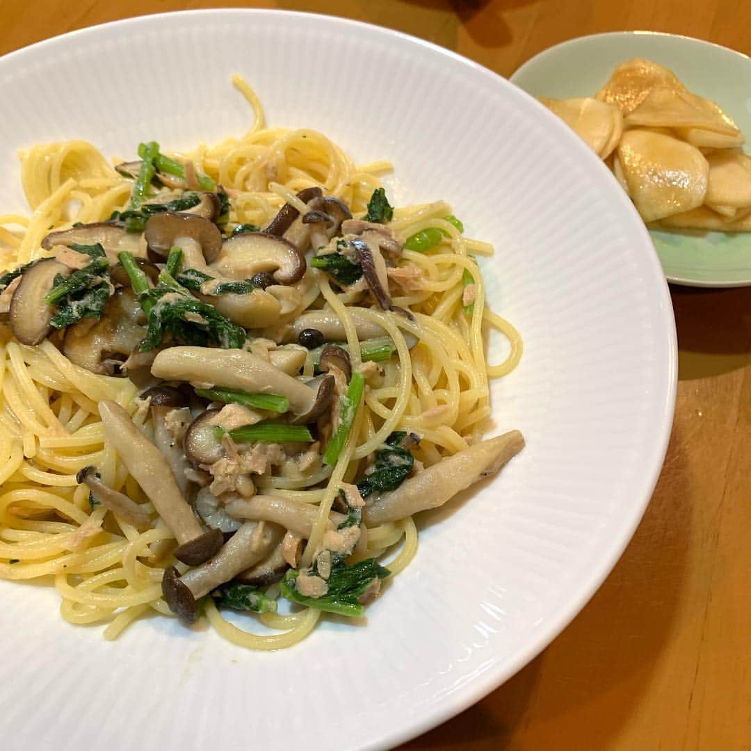 野間美由紀のインスタグラム：「ミーハー全開で『きのう何食べた？』の昨夜の献立を夫にリクエスト。（ミネストローネは端折った）パスタもカブのサラダも美味しかった！」