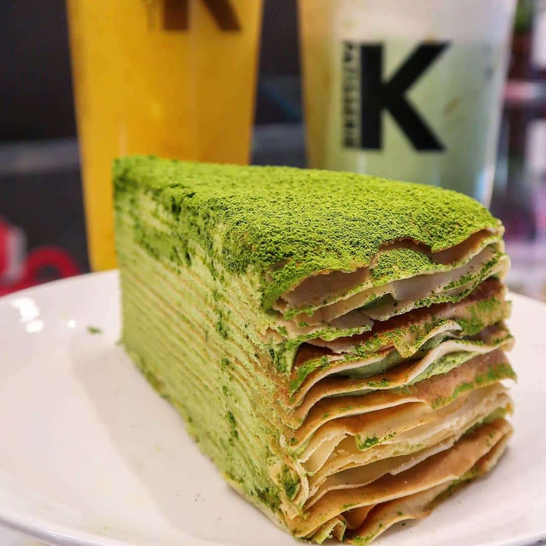 Eat With Steph & Coさんのインスタグラム写真 - (Eat With Steph & CoInstagram)「Eat your greens, kids! Matcha Mille crepe cake from my beloved @kovapatisserie. Absolutely nailed the flavour, texture and cream to cake ratio. Not too sweet, perfect for my palette👌🏼 . A great selection of other flavours and cakes also available. See stories for more #cakeporn and check out their new store now open in Chinatown! Happy Saturday! 📷 @verna.banana #invite #matcha  #greentea #millecrepe #cake #dessert #greenfood #sogood #closeup」6月8日 20時26分 - eatwithsteph_ldn