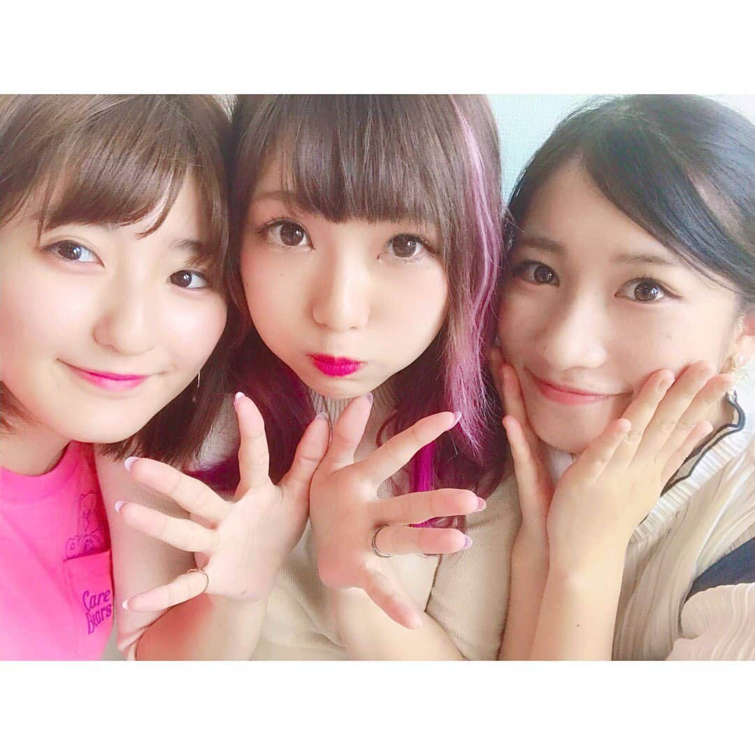 加藤一華さんのインスタグラム写真 - (加藤一華Instagram)「. ラジオ #ときジュー 2019年6月回🌈 スペシャルゲストにえっちゃん！！ヾ(๑╹◡╹)ﾉ" ほんとすごい回だった😳✨ . 毎度のことながら…スーパー晴れ番組。 雷雨予報からの晴れにはびっくり☀️笑 . ボンボンメンバーからのゲストは初😳✨ いつかメンバー呼べたら…って思ってたら、 えっちゃんが出演を熱望してくれて叶った共演！ めちゃめちゃ嬉しかった😂 . 人生初ラジオが #ときジュー だって😆 わいわい楽しくて、でもやっぱり安定感ある 落ちつくメンバーでした💕 たくさん裏話も話せたし、神回や☺️ . えっちゃんありがとう！！！ . #ボンボンtv #me #いちなる #えっちゃん #girl #ラジオ #radio #レインボータウンFM #rainbowtownfm」6月8日 20時29分 - ichika_kato