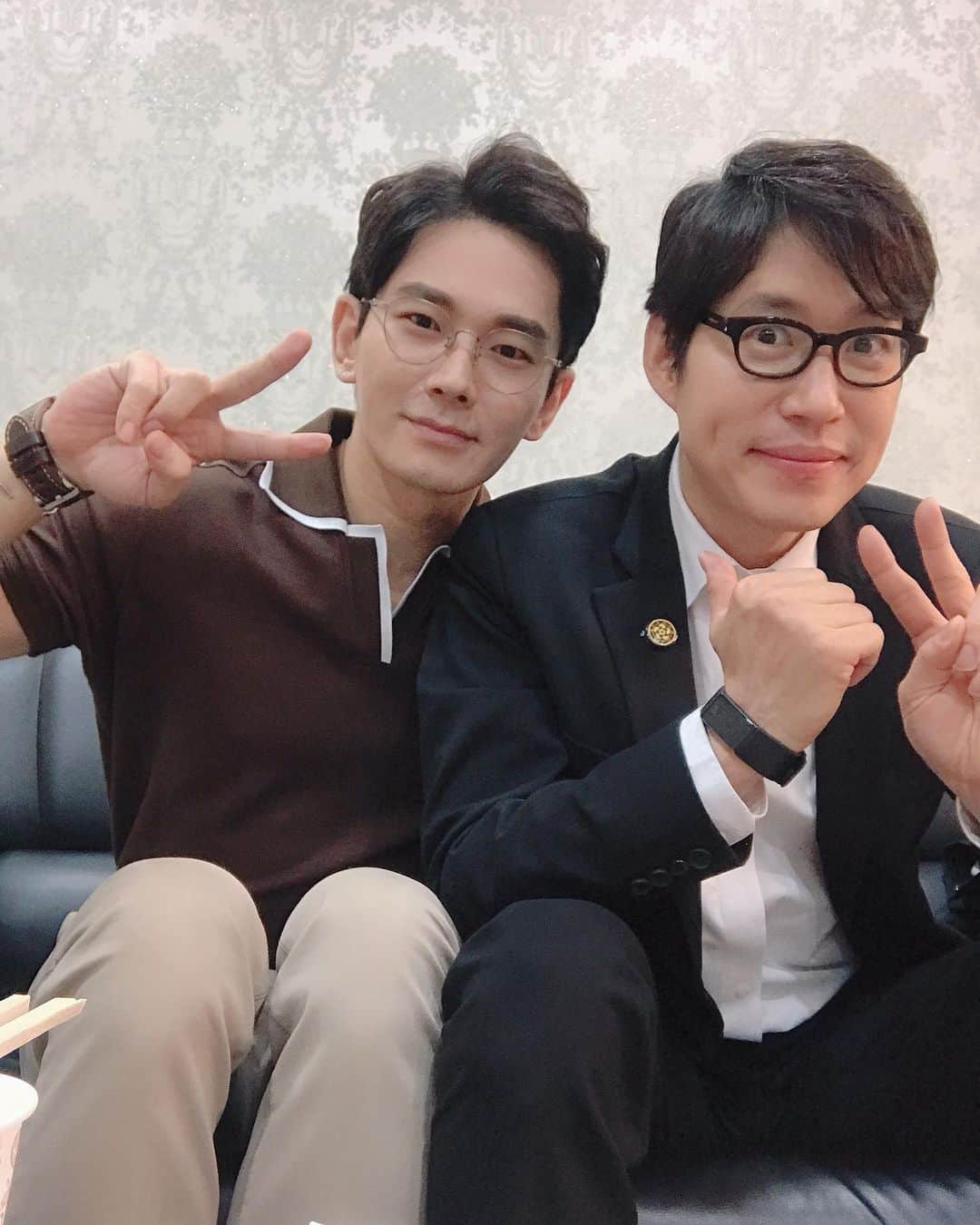 オン・ジュワンのインスタグラム：「#그날들#뮤지컬#진주#총막#유준상 형님. 길었다면 길었고 짧았으면 짧았을 공연이 끝났습니다. 먼길 찾아와준 팬분들, 관객분들 감사합니다. 또 같이 공연해준 선배님들, 동생들 사랑합니다. 꼭 좋은 연기로,노래로 돌아오겠습니다. #온무영 사랑해주셔서 감사해요❤️」