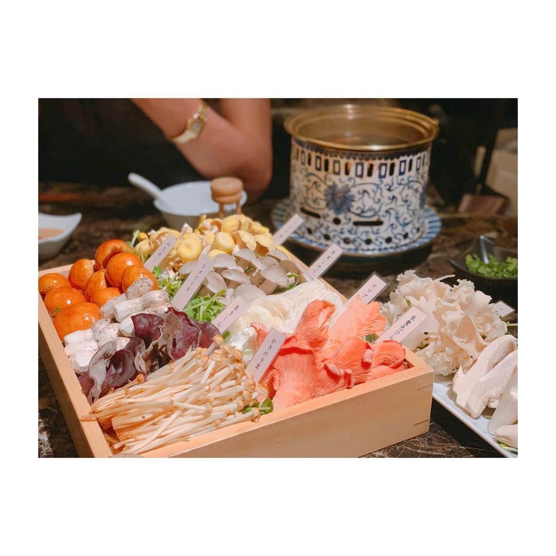 稲沢朋子さんのインスタグラム写真 - (稲沢朋子Instagram)「🍄鍋を食べに 先日、お二方といってきました！ 今回は、六本木店！美味しく、楽しい時間でした☺️ @shangrilas.secret」6月8日 20時39分 - ina_tomo