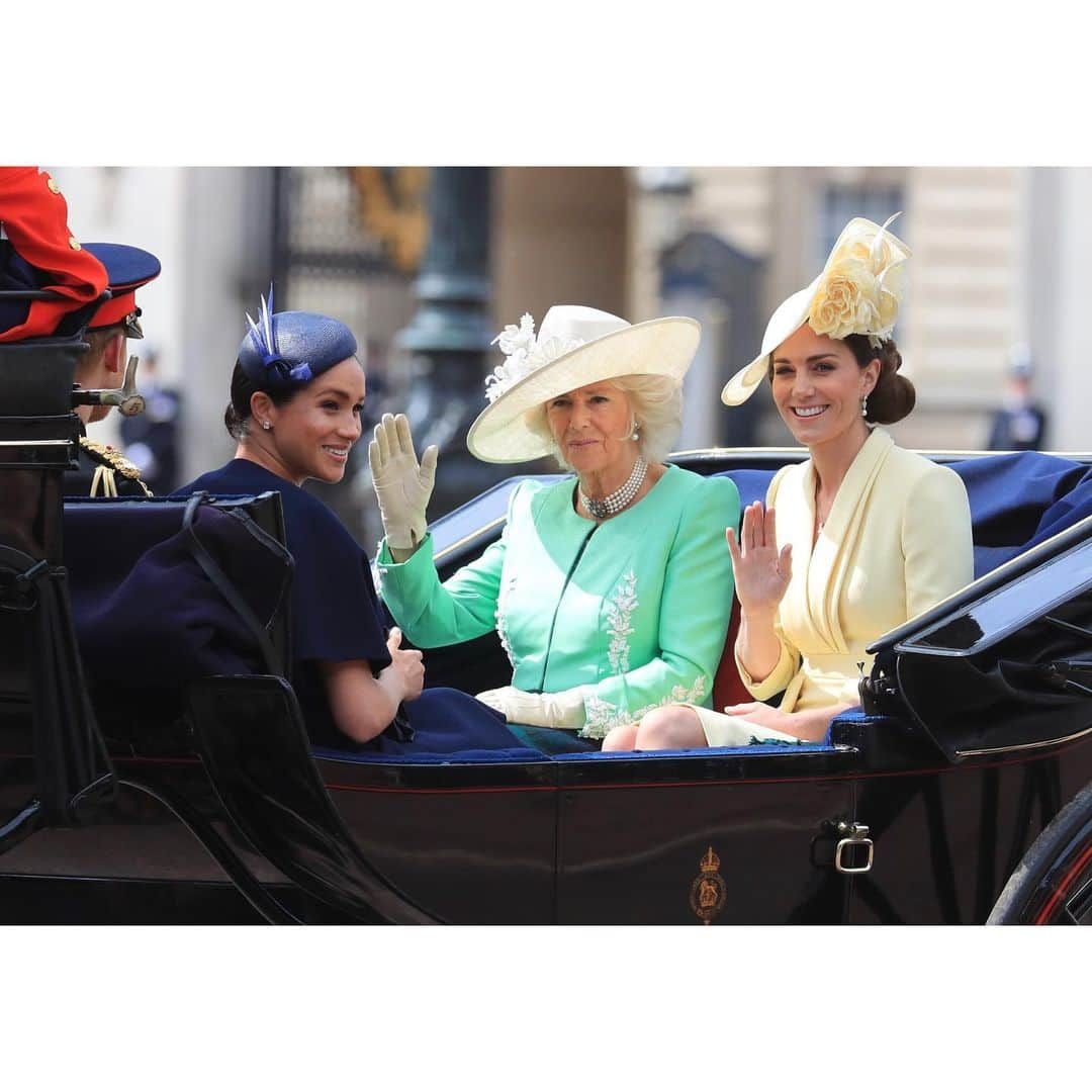 ウィリアム（ケンブリッジ公）さんのインスタグラム写真 - (ウィリアム（ケンブリッジ公）Instagram)「The Duchess of Cornwall, The Duchess of Cambridge and The Duke and Duchess of Sussex travel along the Mall to Trooping the Colour, The Queen's Birthday Parade.  Trooping the Colour has marked the official birthday of the British Sovereign for over 260 years.  Regimental flags of the @BritishArmy were historically described as ‘Colours’ because they displayed the uniform Colours and insignia worn by the soldiers of different units. The name ‘Colour’ continues to be used to this day.  The principal role of a regiment’s Colours was to provide a rallying point on the battlefield. This was important because, without modern communications, it was all too easy for troops to become disoriented and separated from their unit during conflict.  If Troops were to know what their Regiment’s Colours looked like, it was necessary to display them regularly. The way in which this was done was for young officers to march in between the ranks of troops formed up in lines with the Colours held high. This is the origin of the word ‘trooping’. So, what today is a great tradition began life as a vital and practical parade designed to aid unit recognition before a battle commenced. 📷PA  @TheRoyalFamily #TroopingtheColour #HorseGuardsParade #QBP2019」6月8日 20時48分 - princeandprincessofwales